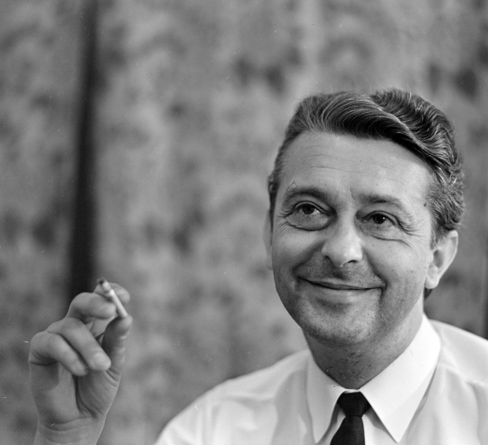 Hungary, Mensáros László színművész., 1965, Szalay Zoltán, smoking, smile, Fortepan #137833