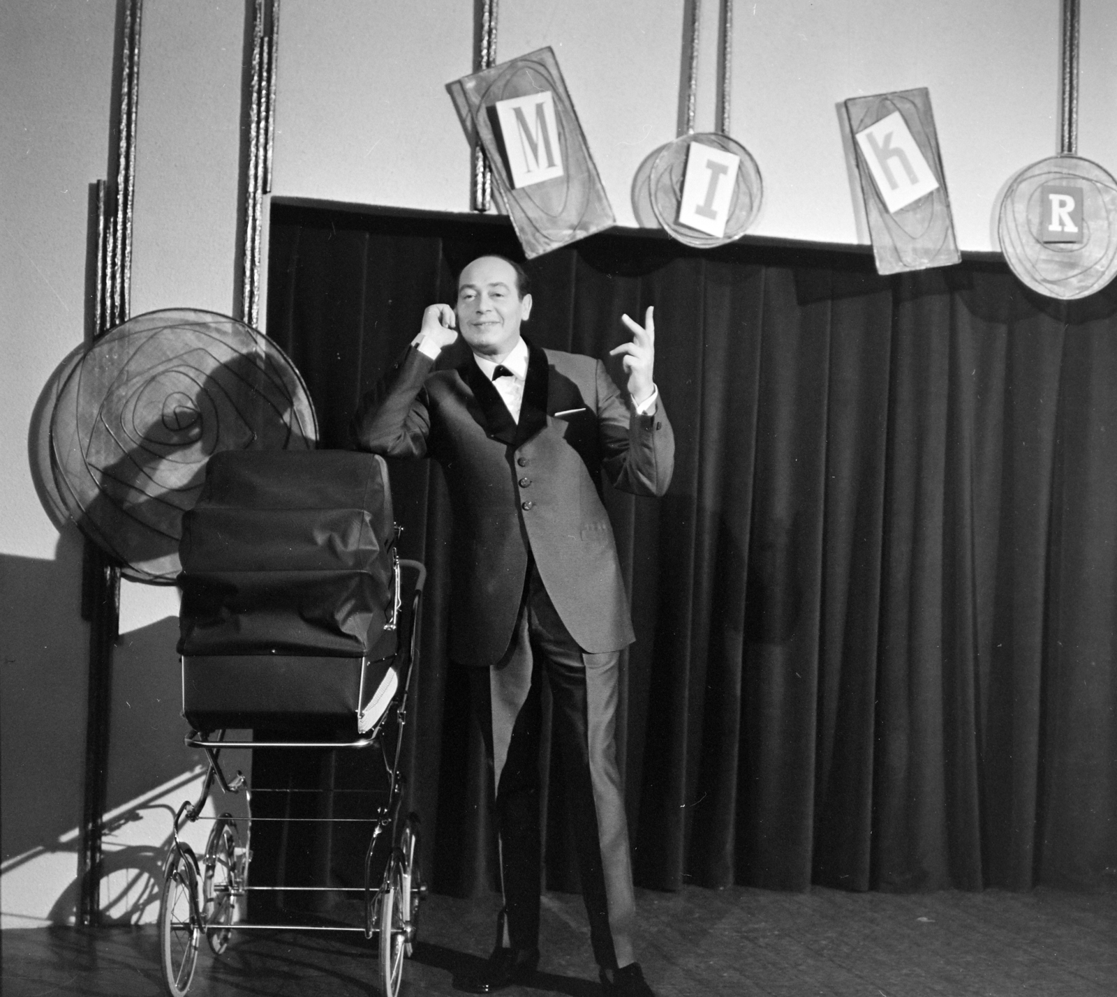 Hungary, Komlós János humorista., 1970, Szalay Zoltán, baby carriage, television show, Budapest, Fortepan #137882