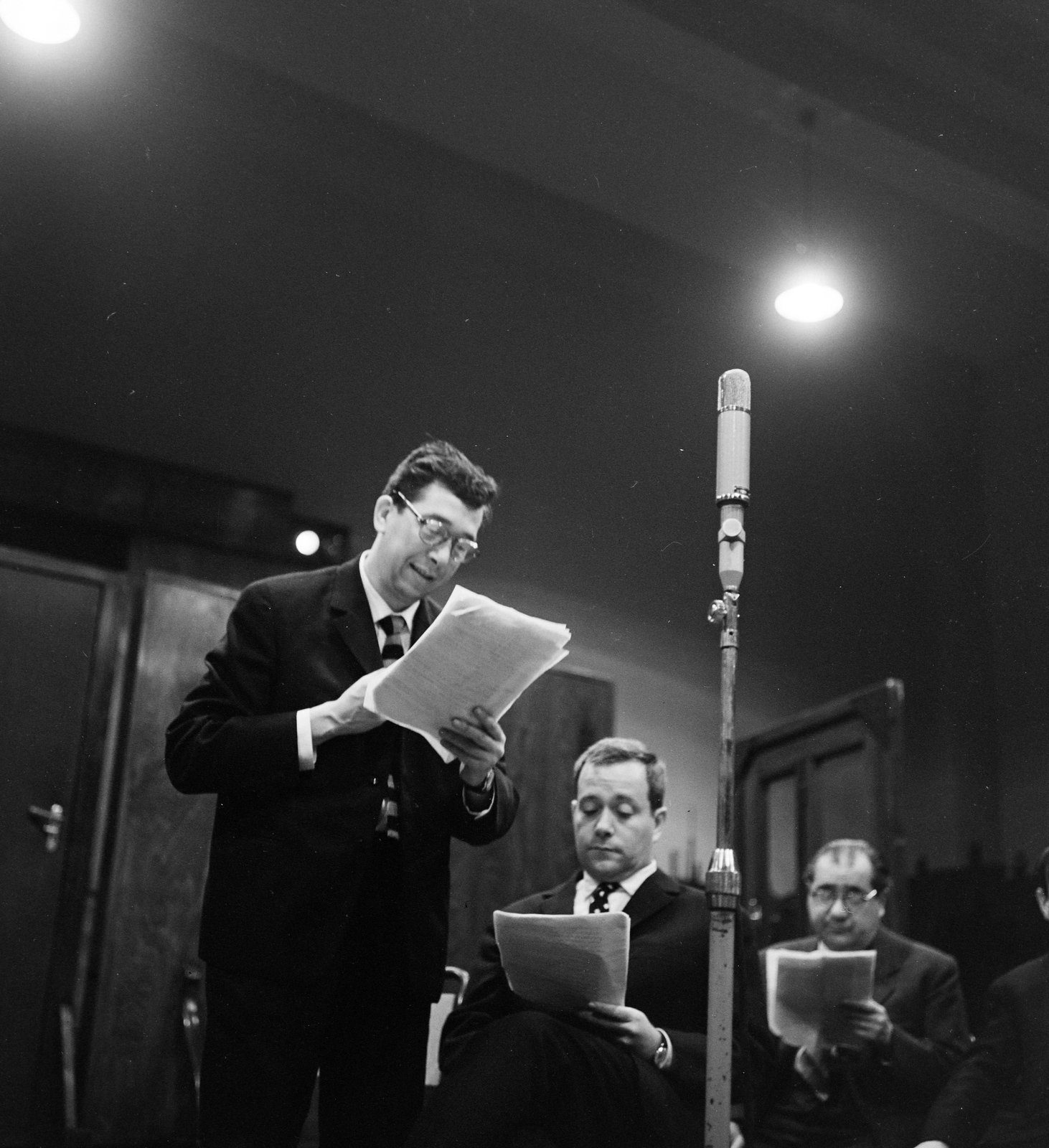 Hungary, Budapest VIII., a Magyar Rádió 6-os stúdiója, Rozsos István, Márkus László, Hlatky László színművészek., 1962, Szalay Zoltán, microphone, Budapest, Hungarian Radio, Fortepan #138039