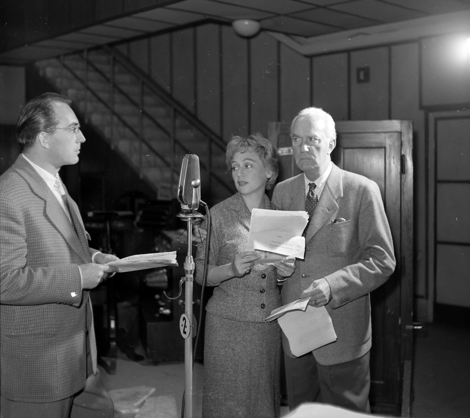 Magyarország, Budapest VIII., a Magyar Rádió 1-es stúdiója, Hegedűs Géza Flandriában nyargal halál című rádiójátékának felvételekor. Inke László, Bánki Zsuzsa és Uray Tivadar színművészek., 1959, Szalay Zoltán, mikrofon, Budapest, Magyar Rádió, Fortepan #138071