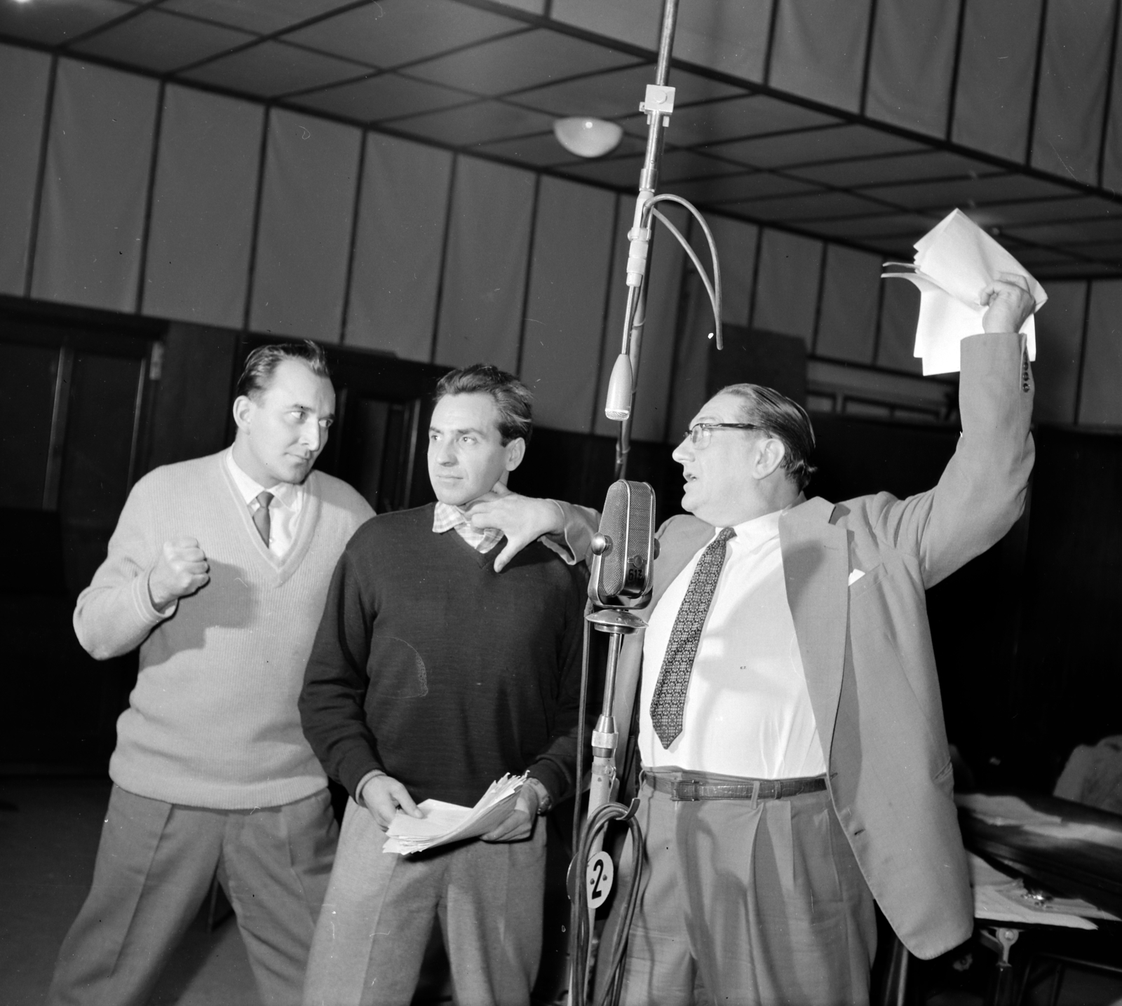 Hungary, Budapest VIII., a Magyar Rádió 1-es stúdiója, Raksányi Gellért, Pálos György és Greguss Zoltán színművészek., 1960, Szalay Zoltán, microphone, Budapest, Hungarian Radio, Fortepan #138081
