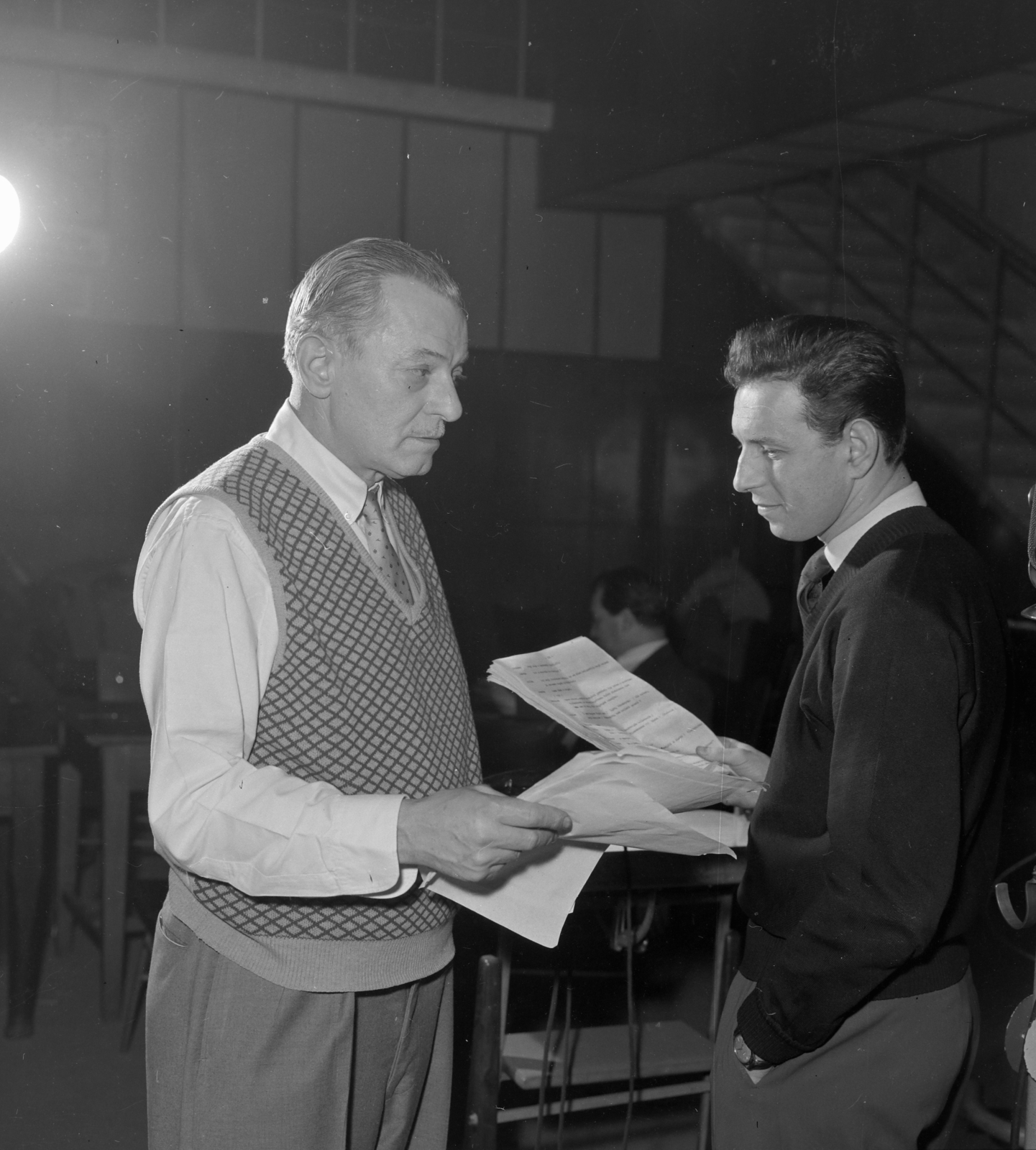 Hungary, Budapest VIII., a Magyar Rádió 1-es stúdiója, Sós György: Három kívánság című rádiójátékának felvételekor. Jávor Pál és Kálmán György színművészek, 1958, Szalay Zoltán, Budapest, Hungarian Radio, celebrity, Fortepan #138100