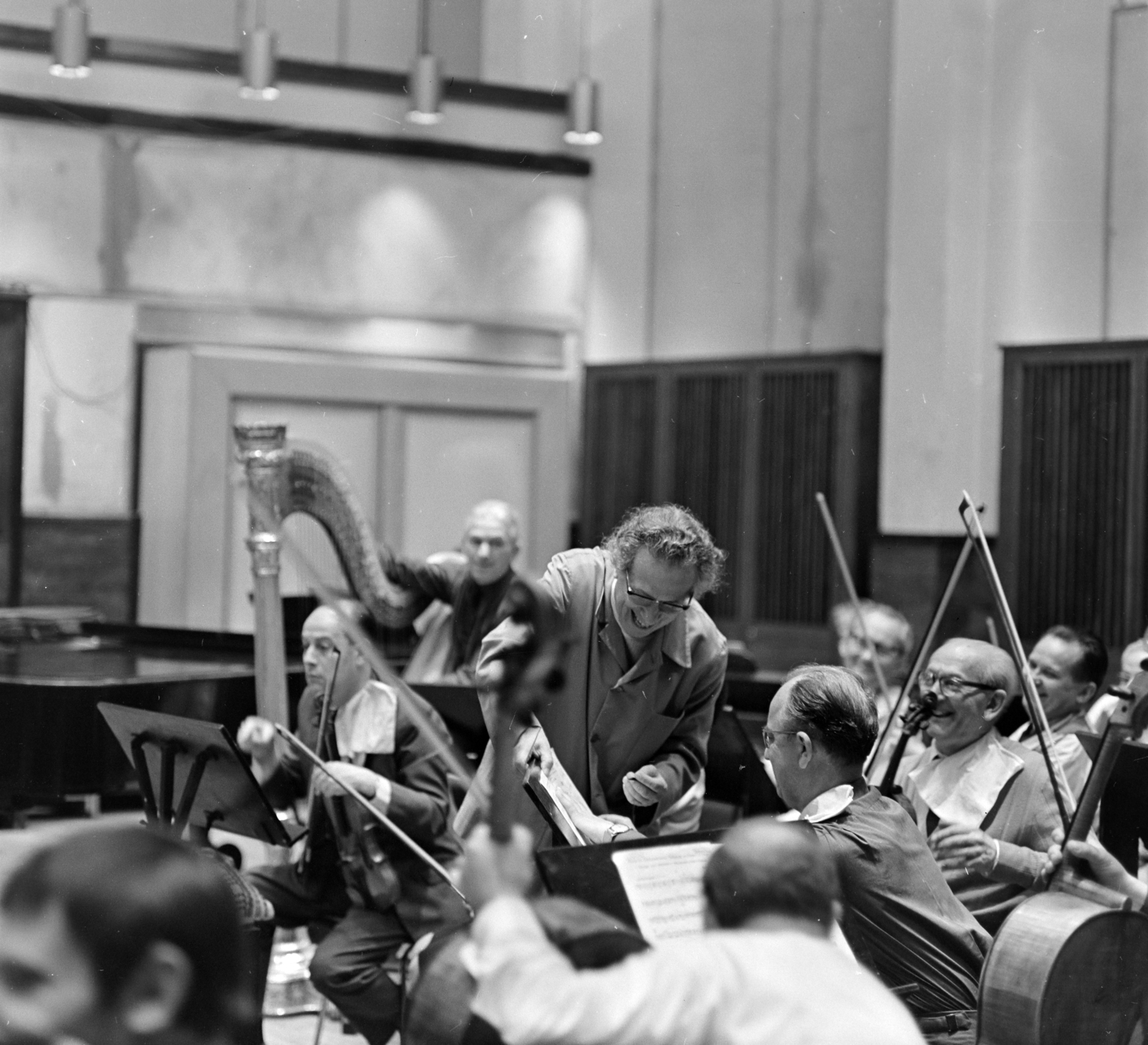 Hungary, Budapest VIII., a Magyar Rádió stúdiója, középen Doráti Antal karmester., 1970, Szalay Zoltán, harp, conductor, Budapest, Hungarian Radio, Fortepan #138108