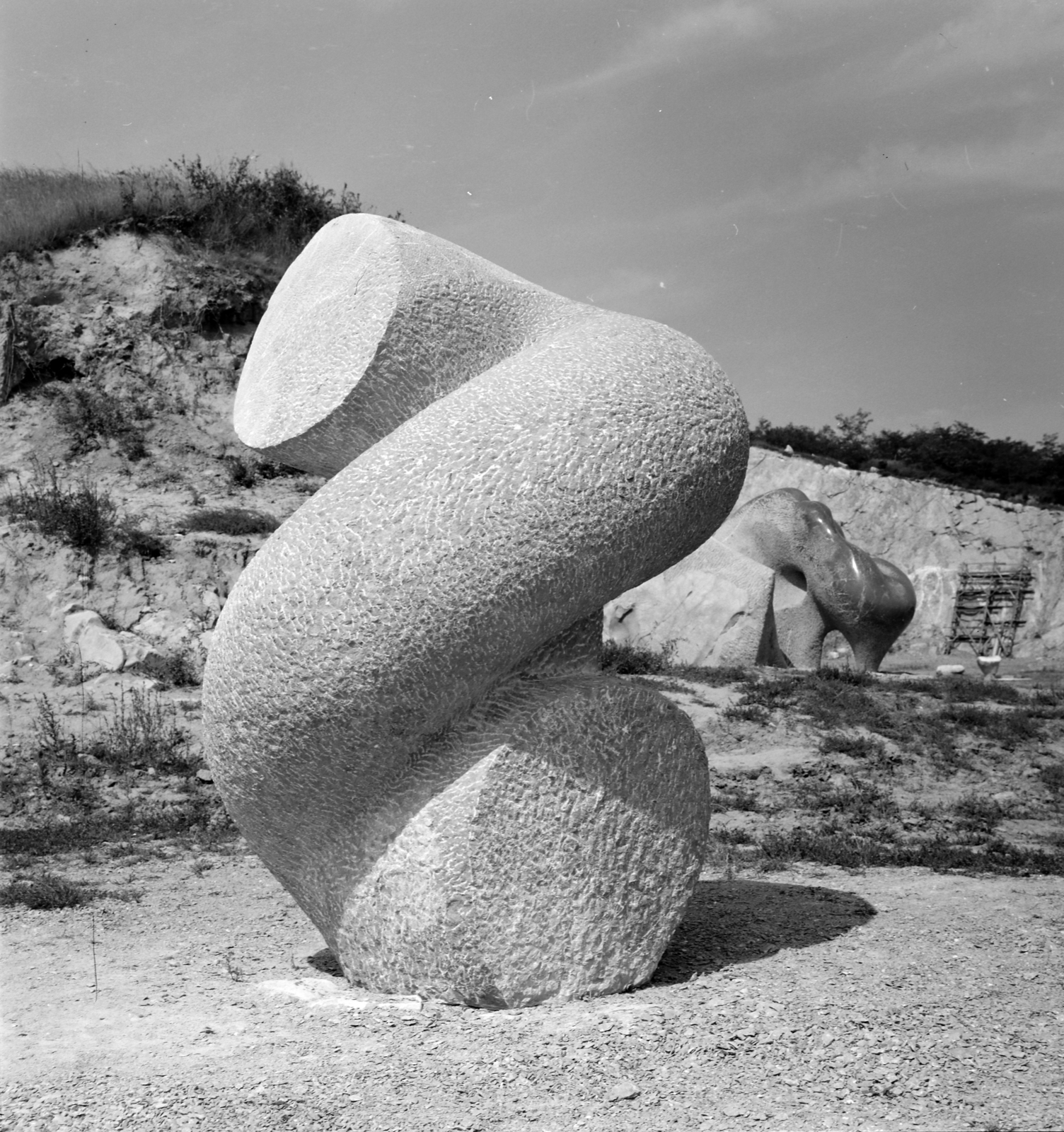 Magyarország, Nagyharsány, szoborpark a kőfejtőben. Bocz Gyula szobrászművész Spirál 2. című alkotása., 1973, Szalay Zoltán, Villányi művésztelep, Fortepan #138126