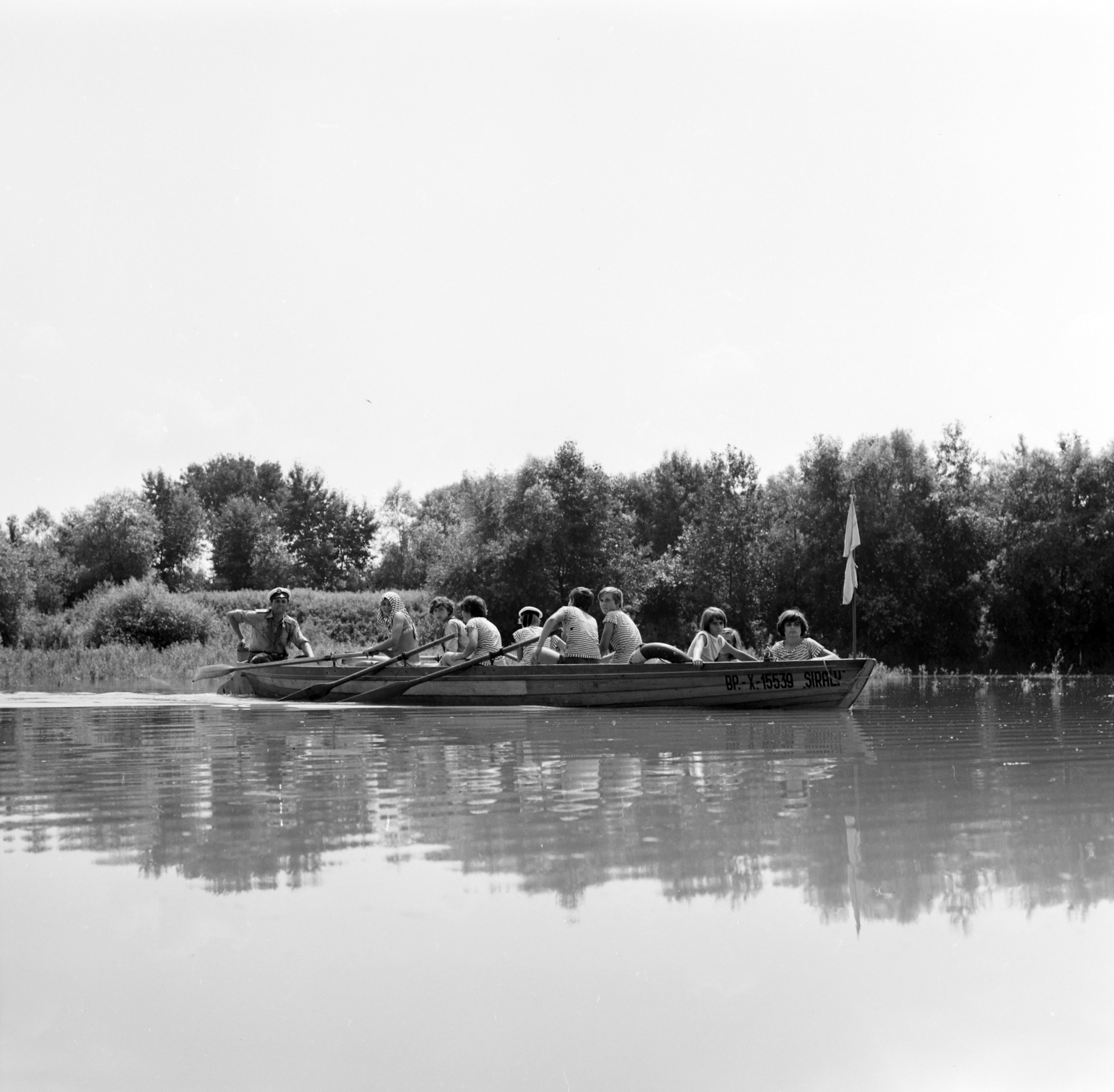 Hungary, Budapest III., az Óbudai-szigeten táborozó vízi úttörők a Dunán., 1964, Szalay Zoltán, paddling, Budapest, Fortepan #138160