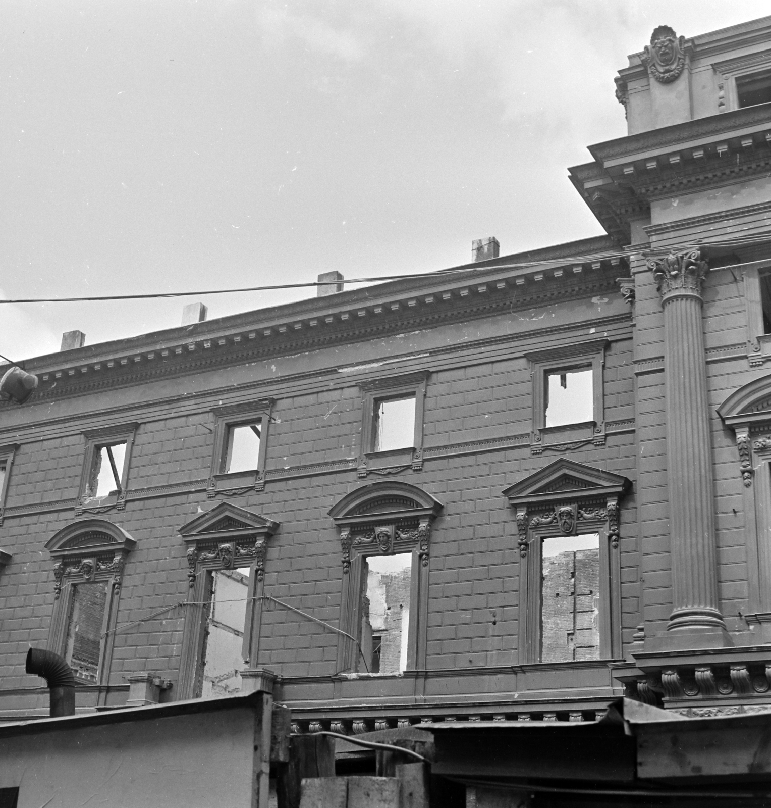 Magyarország, Budapest VIII., Blaha Lujza tér, a Nemzeti Színház bontása., 1965, Szalay Zoltán, épületbontás, Budapest, Fortepan #138273
