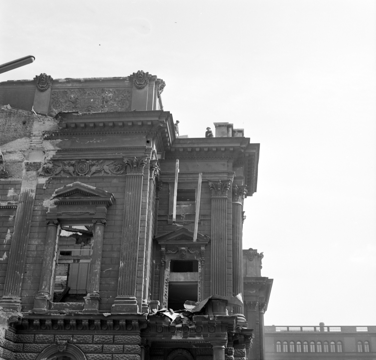 Magyarország, Budapest VIII., Blaha Lujza tér, a Nemzeti Színház bontása., 1965, Szalay Zoltán, épületbontás, Budapest, Fortepan #138279