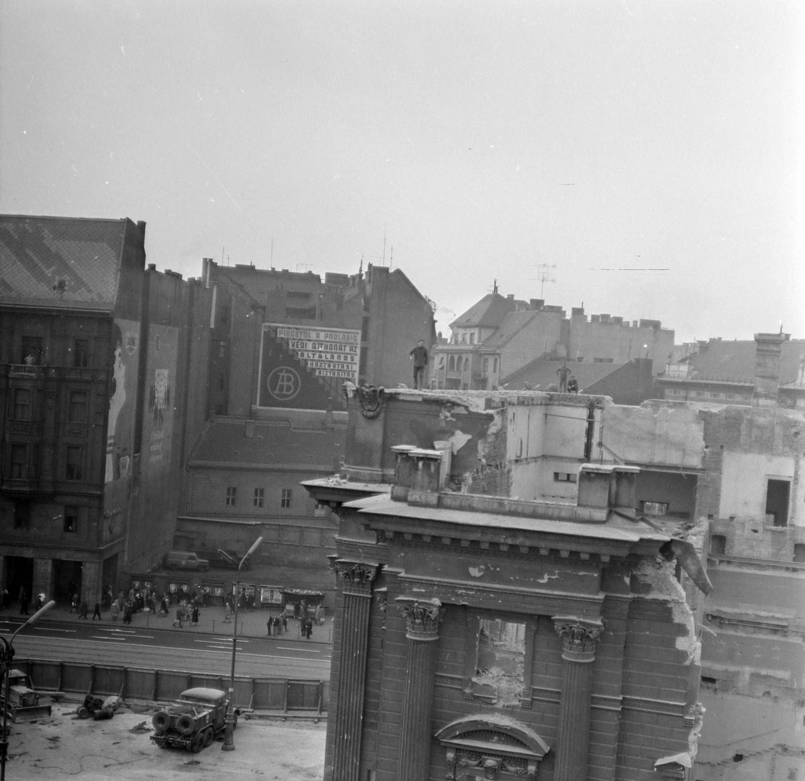Hungary, Budapest VIII., Blaha Lujza tér, a Nemzeti Színház bontása., 1965, Szalay Zoltán, firewall, Budapest, Fortepan #138285