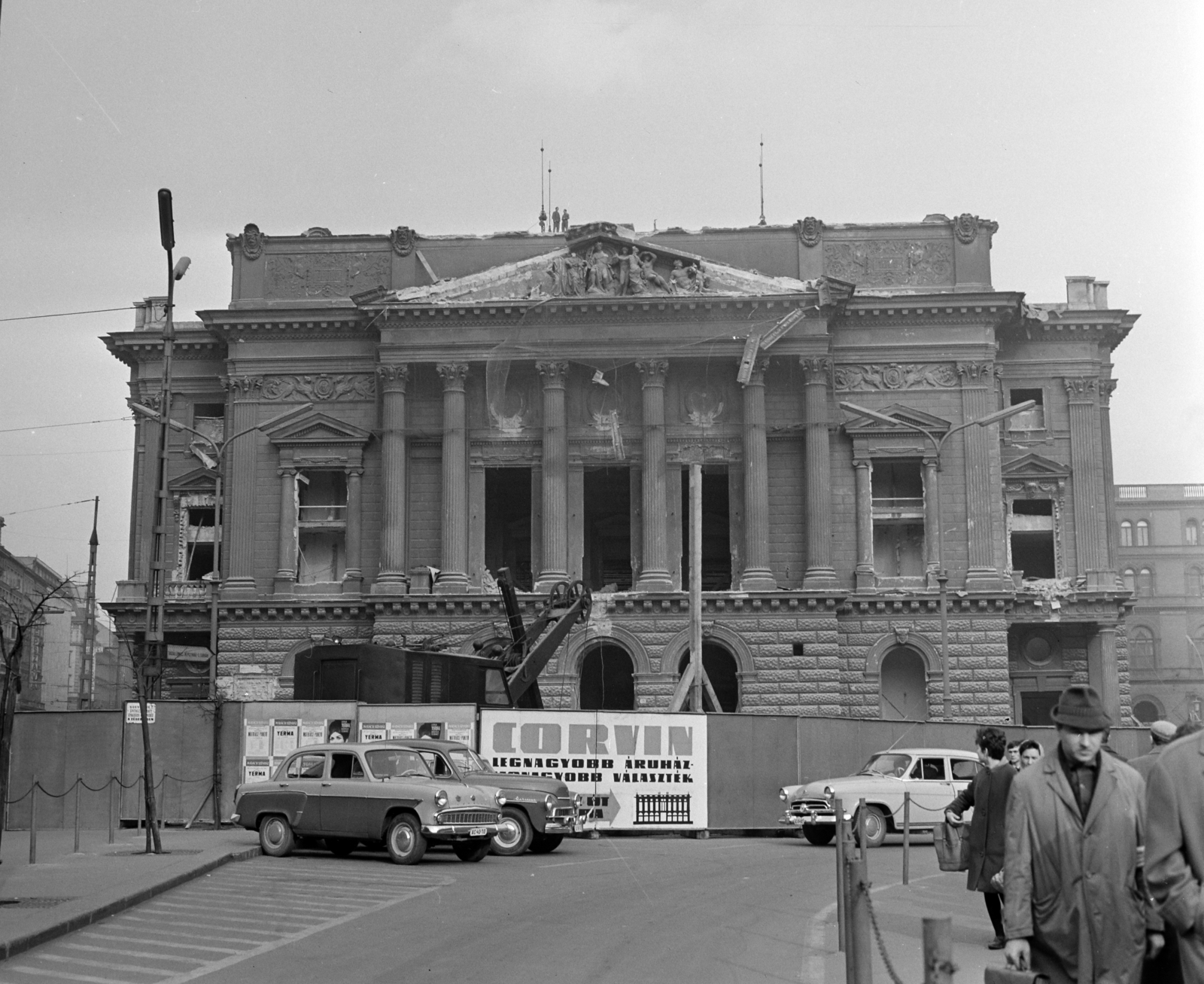 Magyarország, Budapest VIII., Blaha Lujza tér, a Nemzeti Színház bontása., 1965, Szalay Zoltán, épületbontás, Budapest, Fortepan #138291