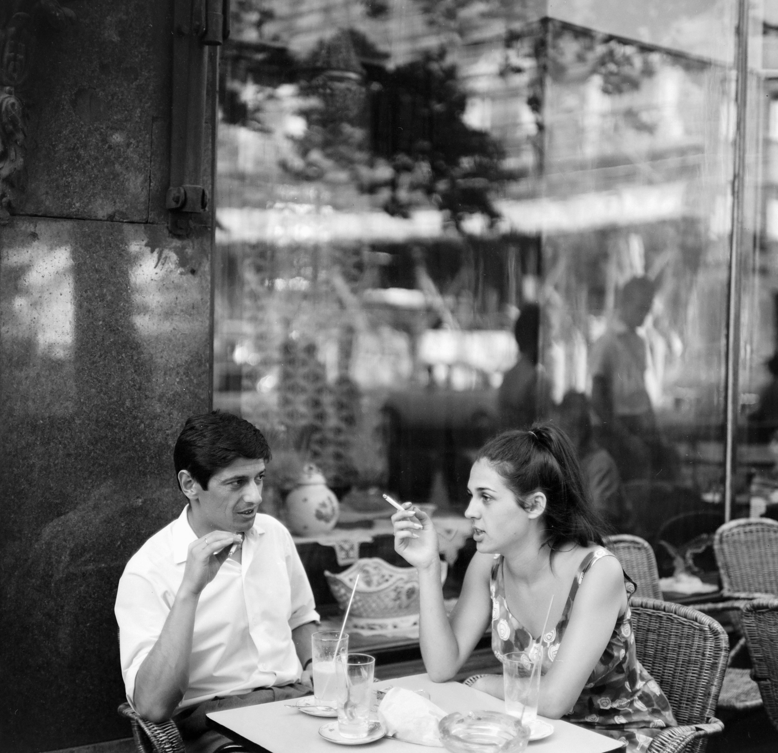 Hungary, Budapest V., Vörösmarty tér, a Gerbeaud (Vörösmarty) cukrászda terasza., 1967, Szalay Zoltán, pastry shop, Budapest, Fortepan #138309