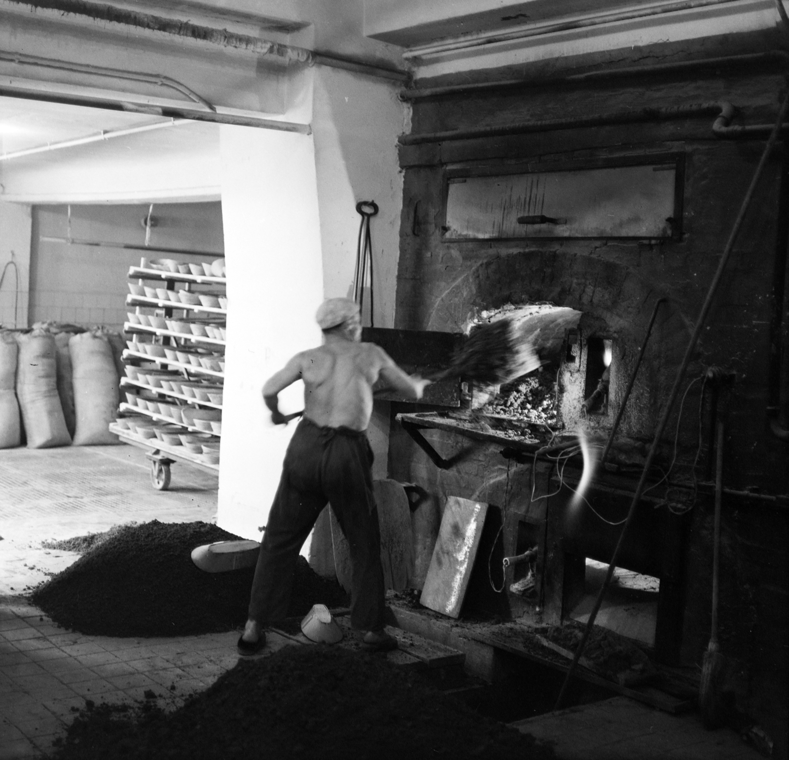 1968, Szalay Zoltán, worker, oven, firewood, Fortepan #138404