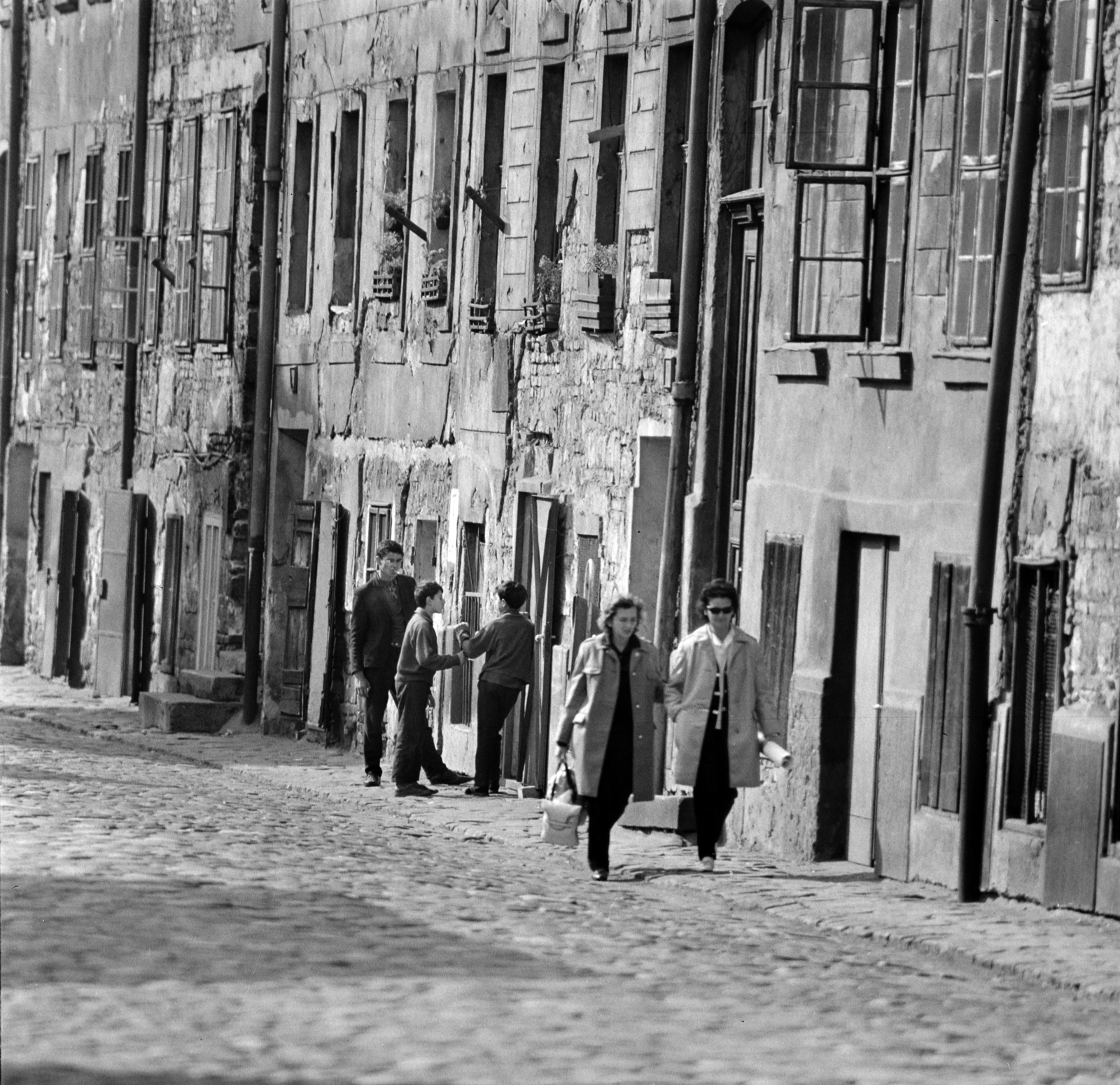 Hungary, Budapest VII., Jobbágy utca a Verseny utca felé nézve, 32. - 40. számú házak., 1965, Szalay Zoltán, Budapest, Fortepan #138413