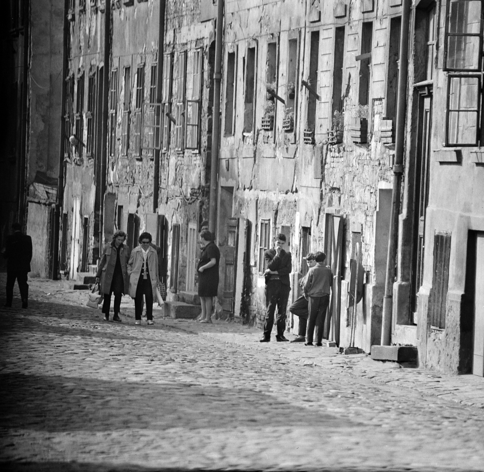 Magyarország, Budapest VII., Jobbágy utca a Verseny utca felé nézve, 30. - 40. számú házak., 1965, Szalay Zoltán, Budapest, Fortepan #138414