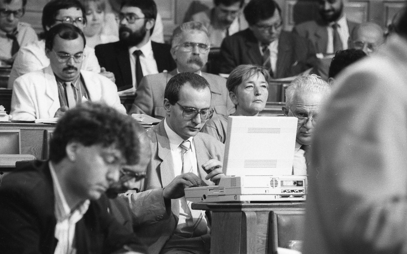 Hungary, Budapest V., Parlament, az Országgyűlés ülése. Elöl Pető Iván, Hack Péter, Eörsi Mátyás, Solt Ottilia, Dornbach Alajos., 1990, Szalay Zoltán, Budapest, Fortepan #138500