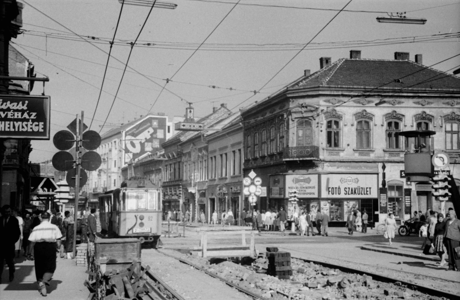 Hungary, Miskolc, Széchenyi utca, "villanyrendőr" kereszteződés., 1963, Szalay Zoltán, tram, camera store, Fortepan #138609