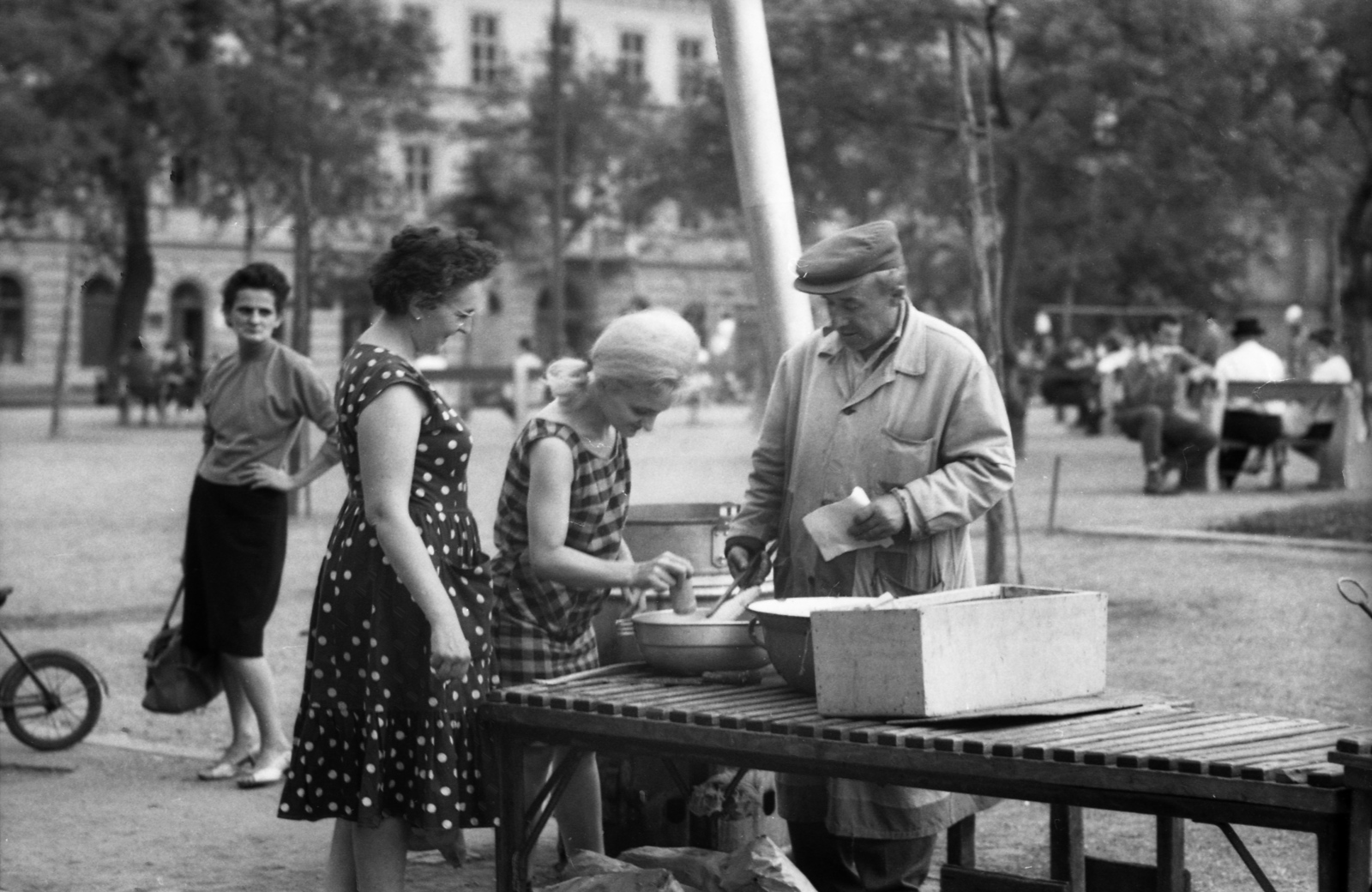 Magyarország, Budapest VII., Klauzál tér., 1964, Szalay Zoltán, kukorica, Budapest, Fortepan #138639