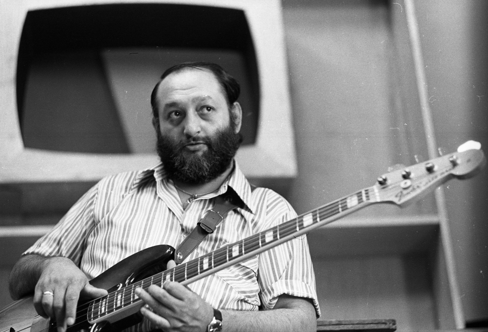 Hungary, Pege Aladár nagybőgőművész., 1972, Szalay Zoltán, electric guitar, Fortepan #138701