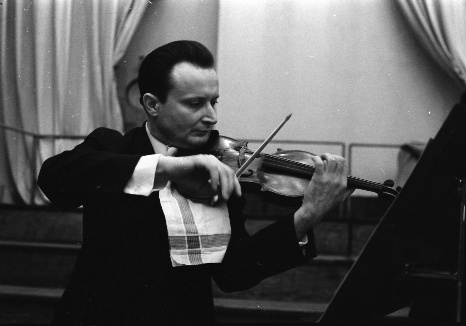 Hungary, Kovács Dénes hegedűművész., 1971, Szalay Zoltán, violin, handkerchief, Fortepan #138817