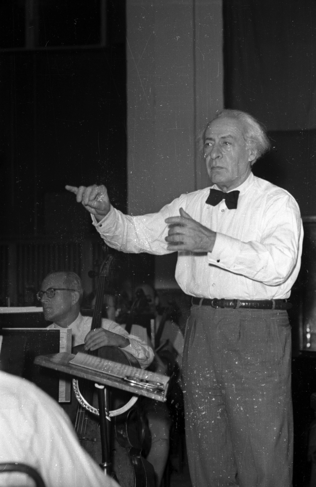 Hungary, Budapest VIII., a Magyar Rádió 6-os stúdiója, Szenkár Jenő karmester a Rádiózenekart vezényli a Bartók-hét alkalmából., 1958, Szalay Zoltán, conductor, Budapest, Hungarian Radio, Fortepan #138894