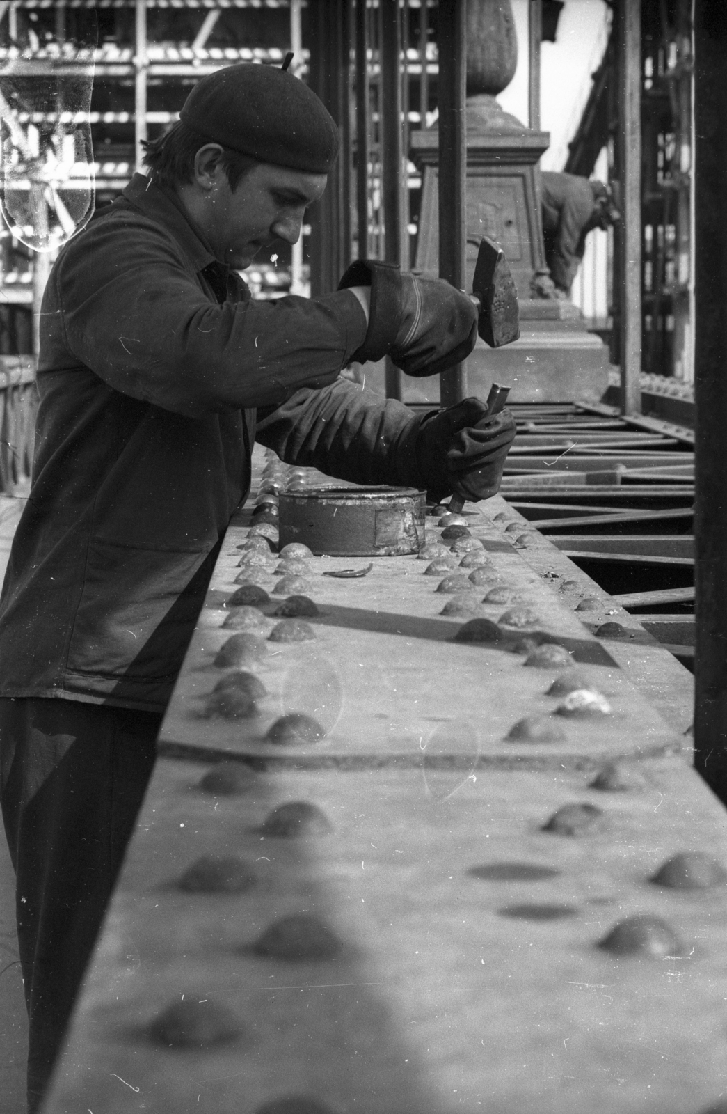 Magyarország, Budapest, Széchenyi Lánchíd, felújítási munkálatok, szegecselés., 1973, Szalay Zoltán, szegecselt acél, Fortepan #138950