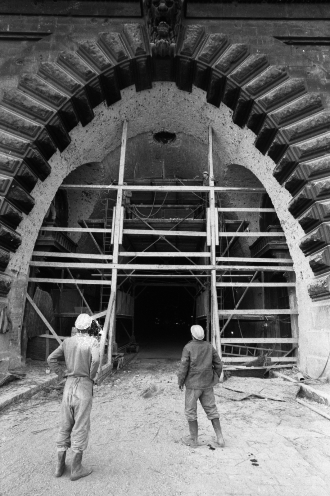 Magyarország, Budapest I., Clark Ádám tér, az Alagút bejárata a felújítási munkálatok idején., 1973, Szalay Zoltán, alagút, állvány, Budapest, Fortepan #138954