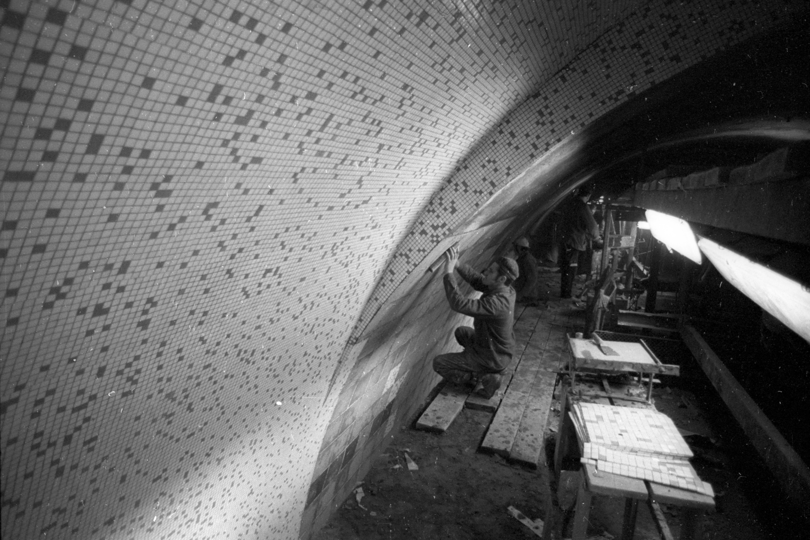 Magyarország, Budapest I., mozaikburkolat készítése az Alagútban., 1973, Szalay Zoltán, alagút, mozaik, Budapest, Fortepan #138959
