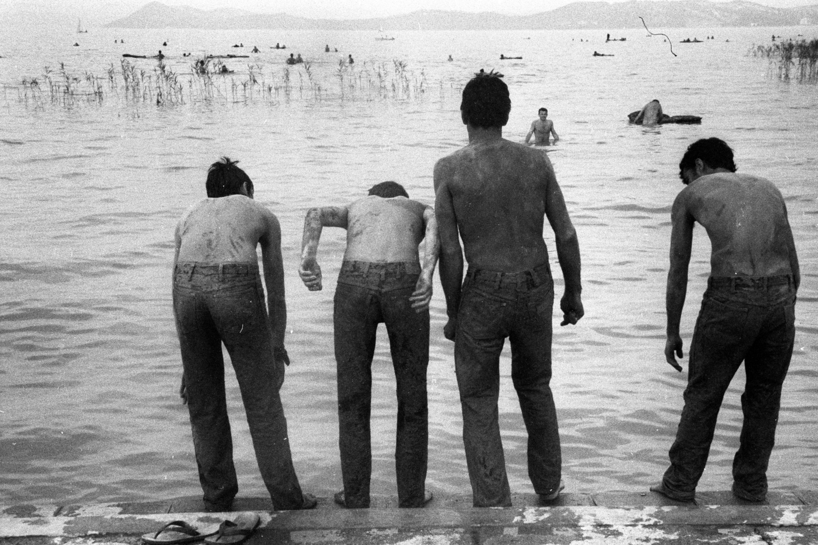 Hungary, Balatonföldvár, nyugati szabadstrand, háttérben Tihany, a félsziget nyugati oldala., 1964, Szalay Zoltán, Fortepan #139019