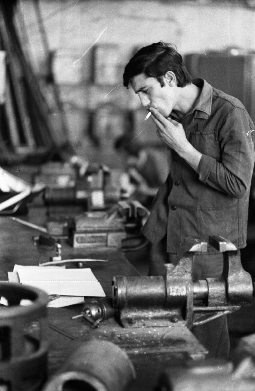 Hungary, Salgótarján, Acélárugyár., 1975, Szalay Zoltán, smoking, workshop, vise, Fortepan #139063