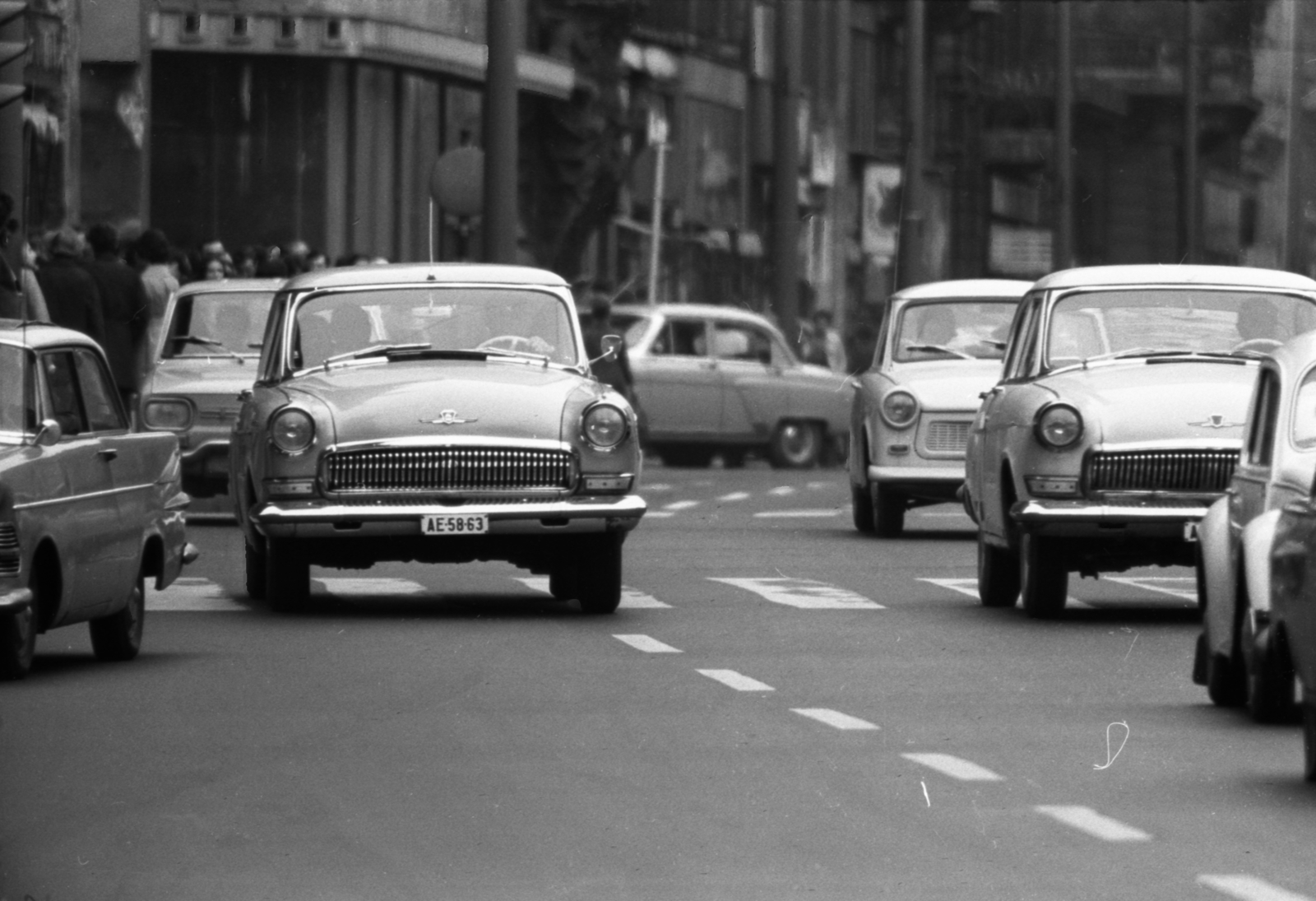 Hungary, Budapest V., Ferenciek tere (Felszabadulás tér) a Kossuth Lajos utca felé nézve, balra a Városház utca torkolata., 1969, Szalay Zoltán, traffic, M21 Wolga, number plate, Budapest, Fortepan #139110