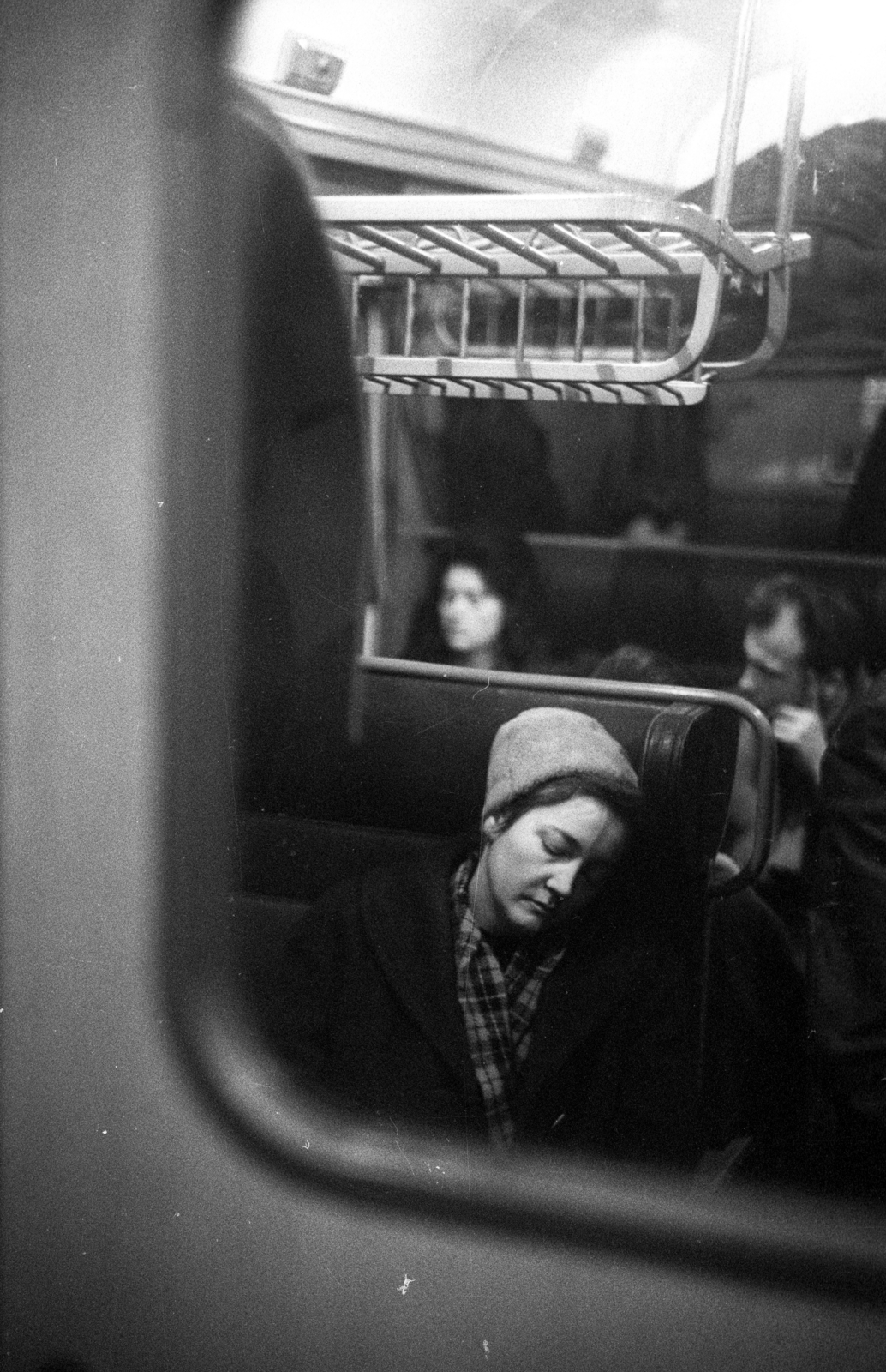 Hungary, budapesti munkahelye és az otthona között ingázó a vonaton., 1963, Szalay Zoltán, Fortepan #139123