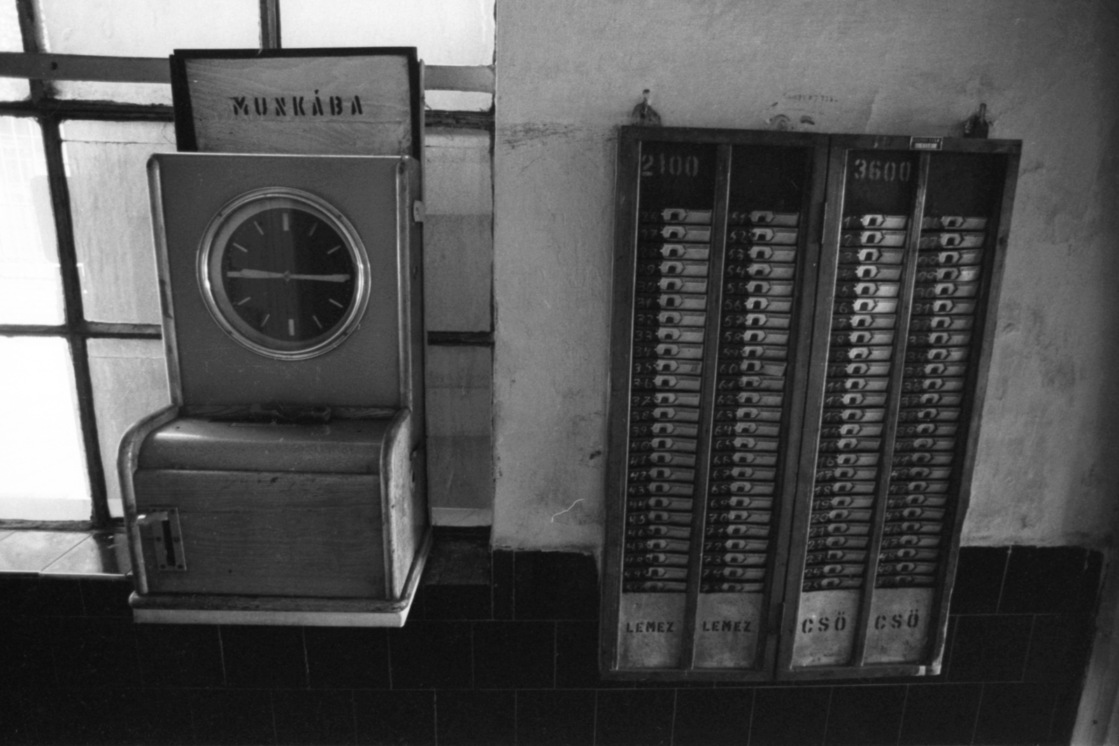 Magyarország, Budapest XIII., Párkány utca 42., Rézhengerművek (korábban Chaudoir Gusztáv és Társa, majd Magyar Rézhengerművek Rt.)., 1973, Szalay Zoltán, Budapest, blokkoló óra, Fortepan #139134