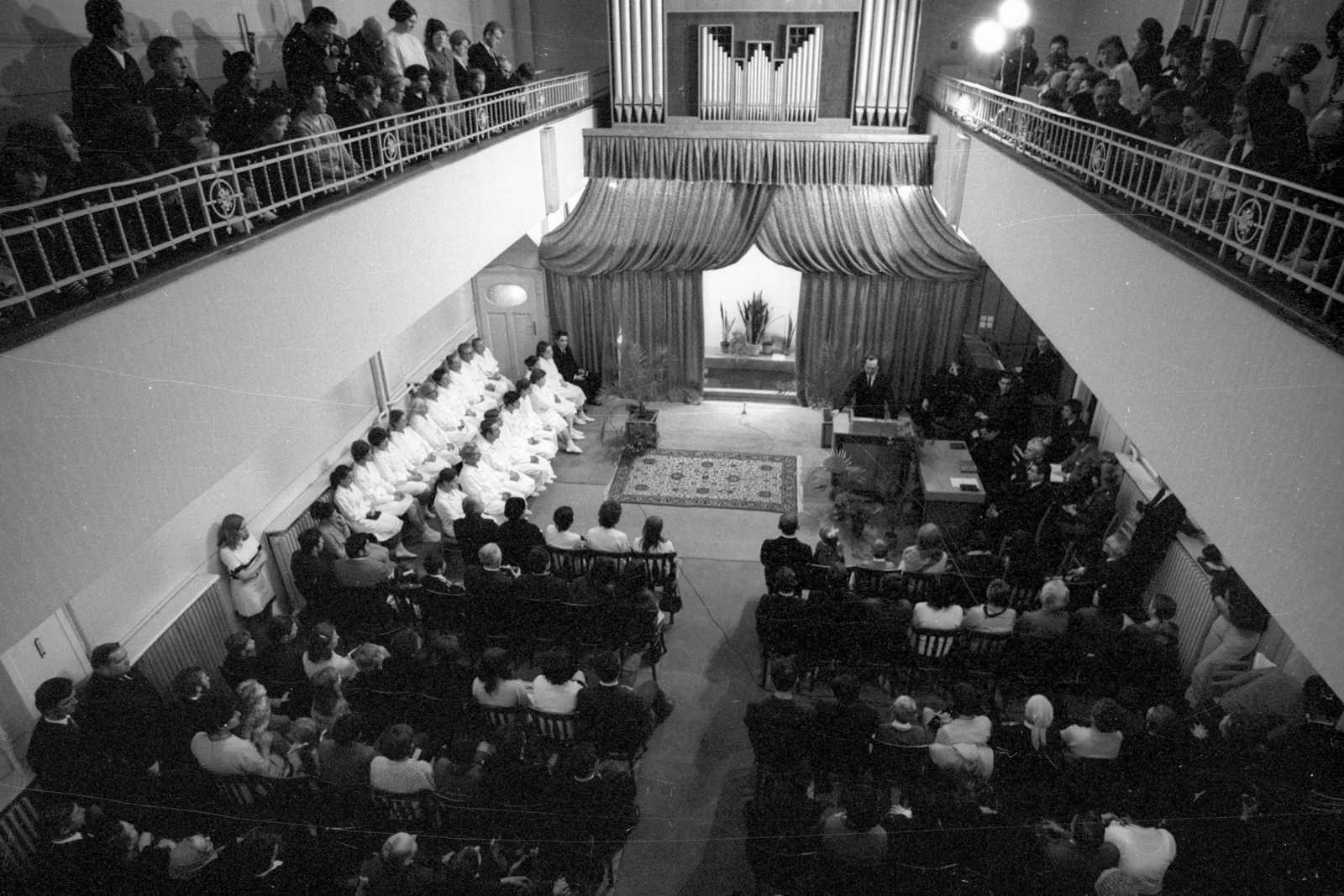 Hungary, Budapest VI., Székely Bertalan utca 13., Hetednapi Adventista Egyház Budapest Terézvárosi Gyülekezet. A felvétel a Magyar Televízió Bibliás emberek című, a hazánkban működő kisegyházak életét bemutató dokumentumfilm forgatásán készült. A film rendezője Szalkai Sándor., 1972, Szalay Zoltán, christening, Budapest, Fortepan #139150