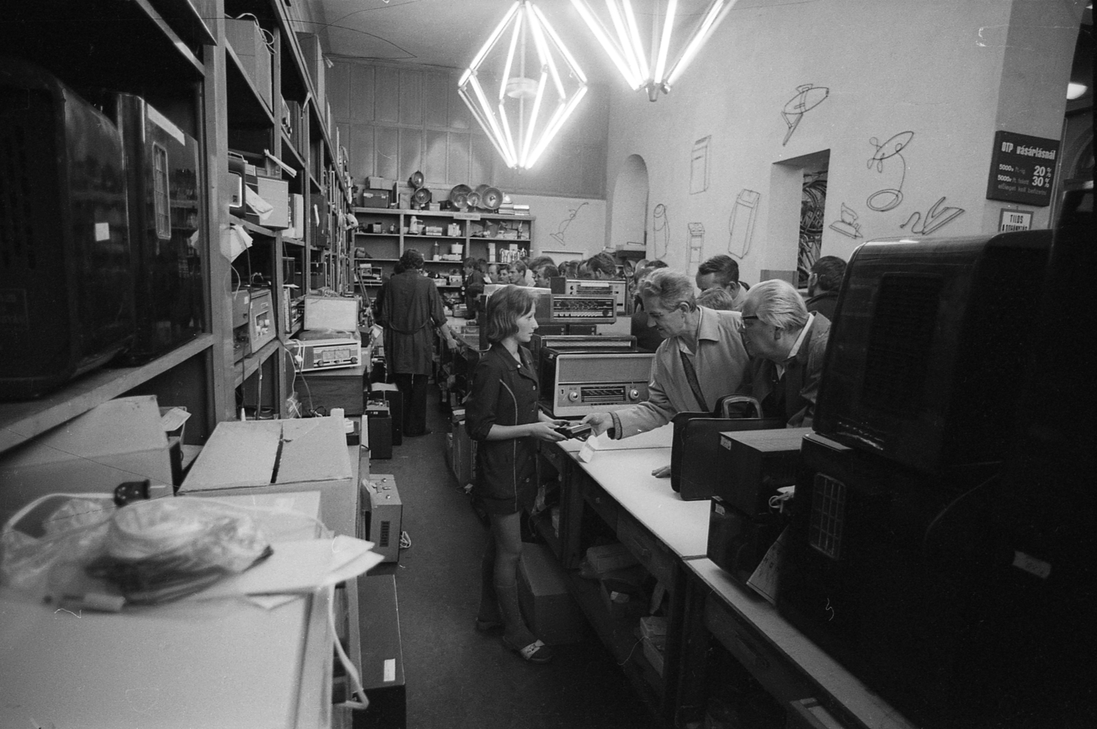 Hungary, Budapest VII., Király (Majakovszkij) utca 35-37., BÁV Műszaki Áruház., 1976, Szalay Zoltán, Budapest, Fortepan #139253