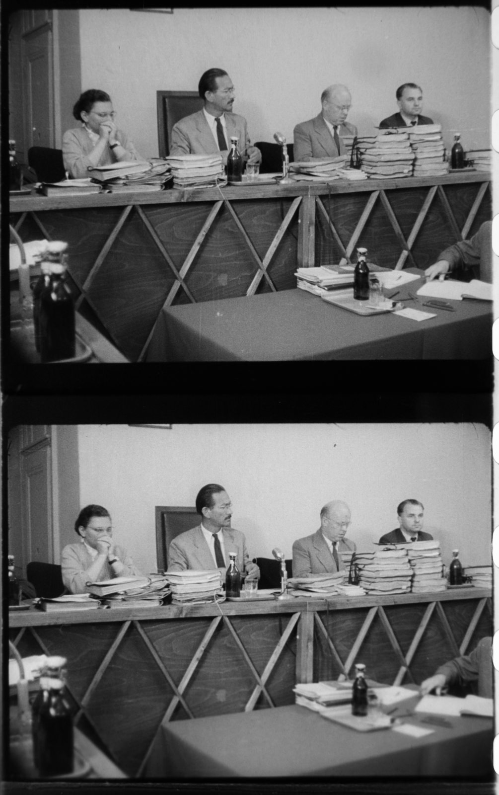 Hungary, Budapest II., Fő utca 70-78., tárgyalóterem a katonai bíróság épületében. A bíróság tagjai a Nagy Imre és társai elleni per tárgyalásán. Szemben Vida Ferenc jogász, a per vezető bírója. Filmkockák a tárgyaláson készült felvételből., 1958, Magyar Nemzeti Levéltár, revolution, Budapest, trial, retaliation, Fortepan #139362