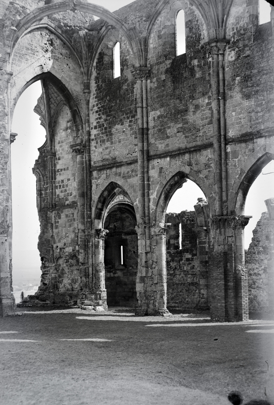 Hungary, Zsámbék, premontrei templom., 1936, Szekrényesy Réka, church, church interior, monastery, Premonstratensians, pointed arch, ruins of church, Fortepan #139461