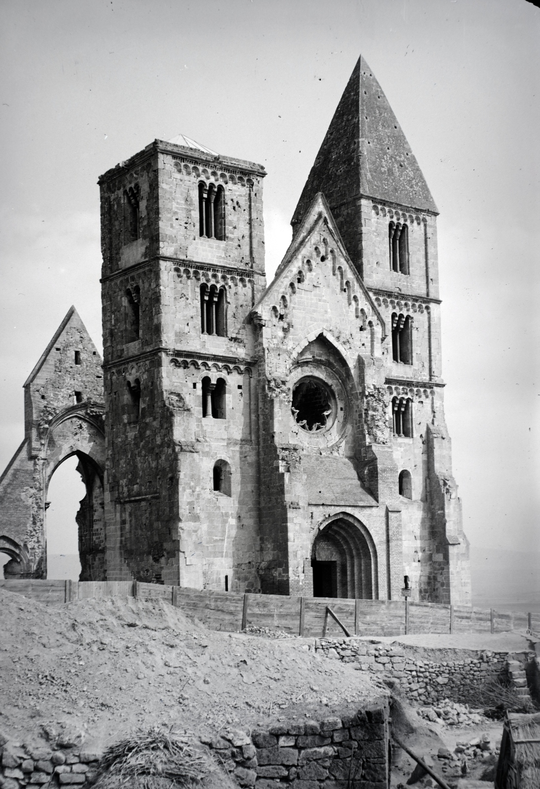 Hungary, Zsámbék, premontrei templom., 1936, Szekrényesy Réka, church, monastery, Premonstratensians, ruins of church, Fortepan #139464