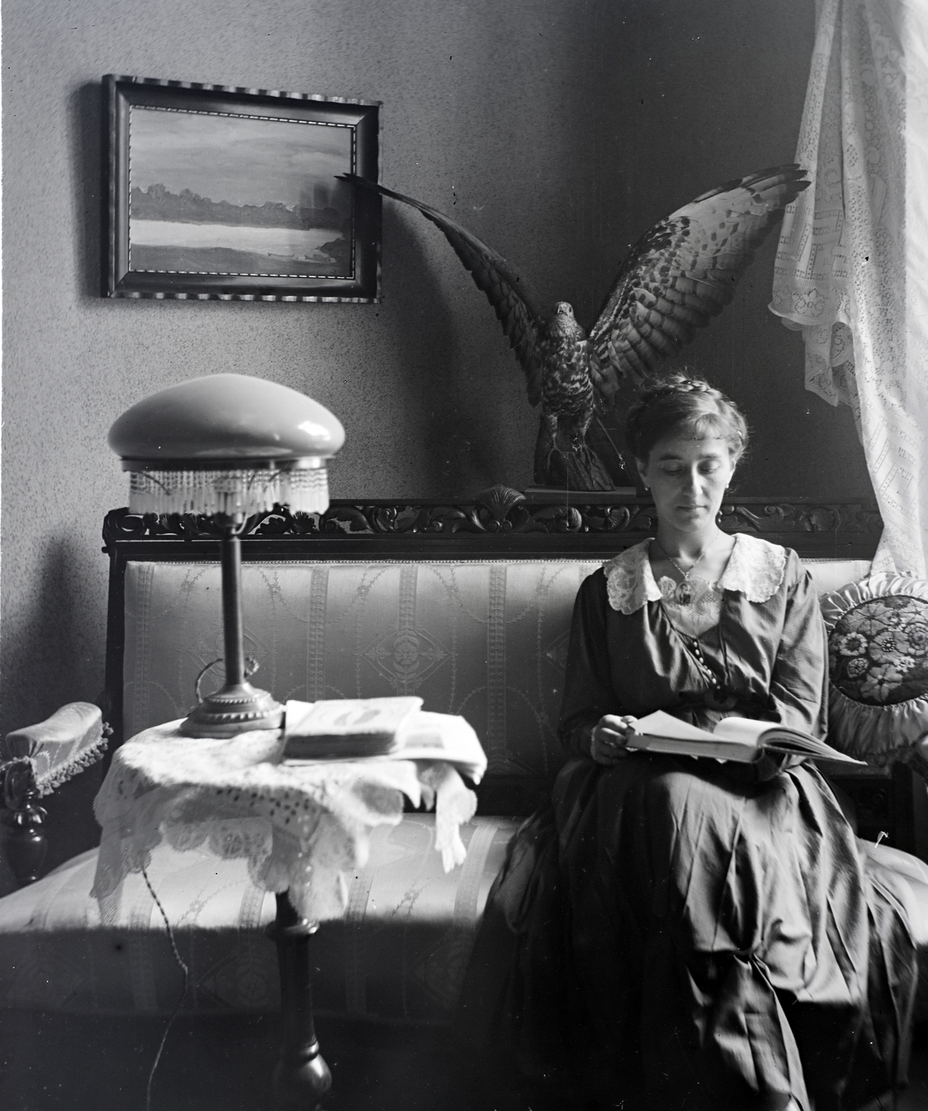 1915, Szekrényesy Réka, reading, interior, taxidermy, table lamps, Fortepan #139507