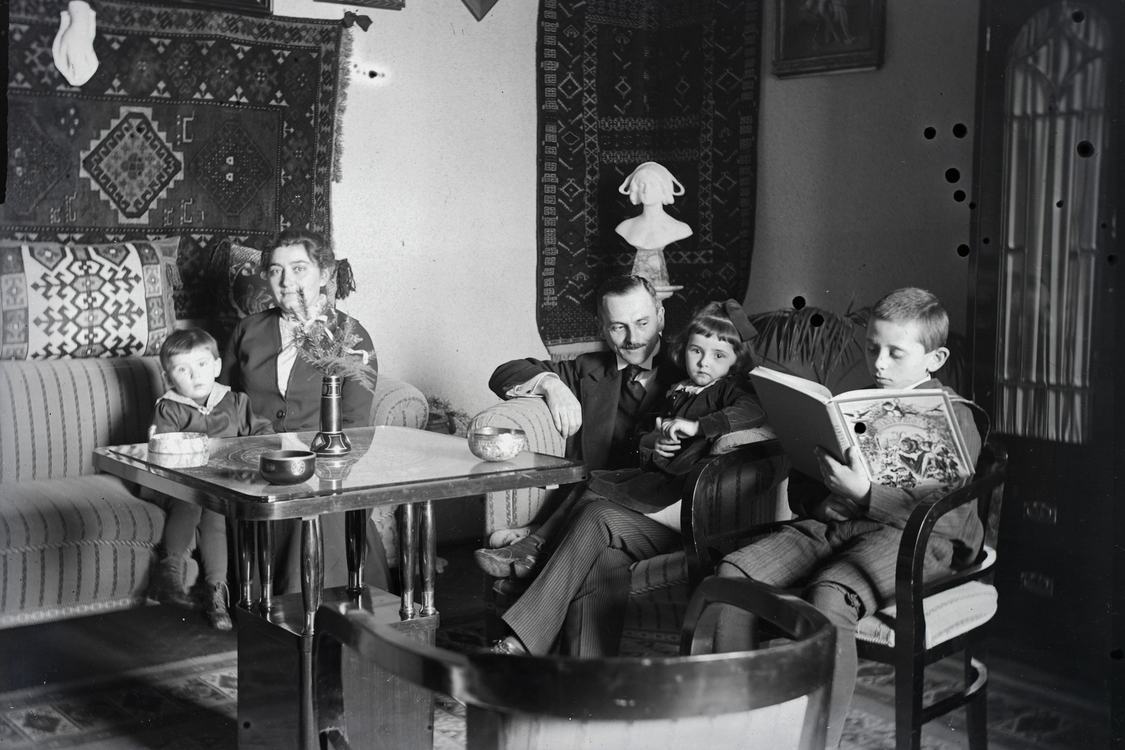 1915, Szekrényesy Réka, family, reading, interior, bust, storybook, tapestry, leg over leg, Fortepan #139514