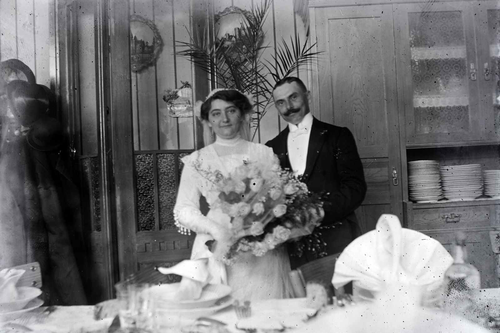 1915, Szekrényesy Réka, wedding ceremony, kitchen, bride, man and woman, place, bouquet, serving cupboard, Fortepan #139515