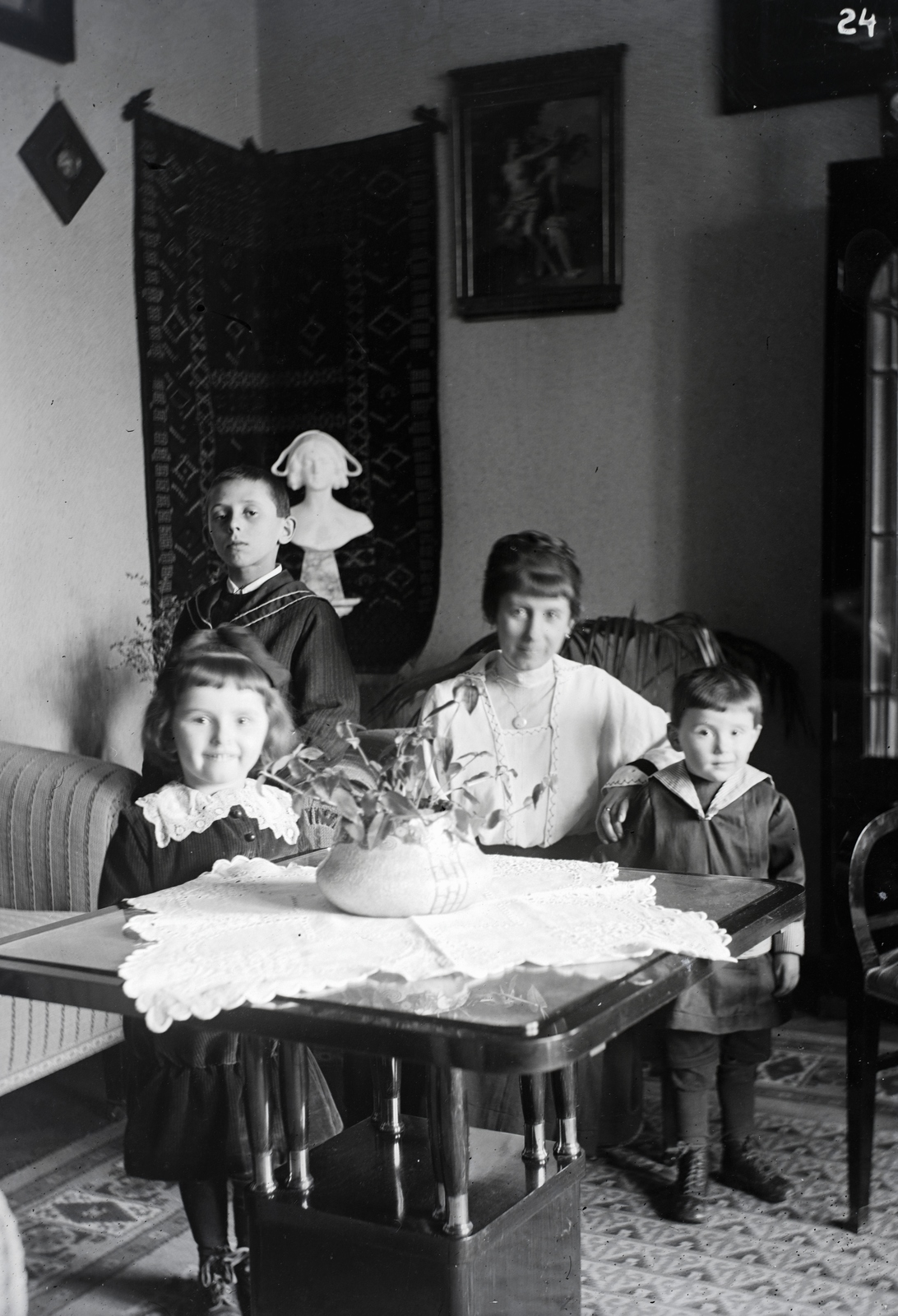 1915, Szekrényesy Réka, kids, interior, mother, Fortepan #139516