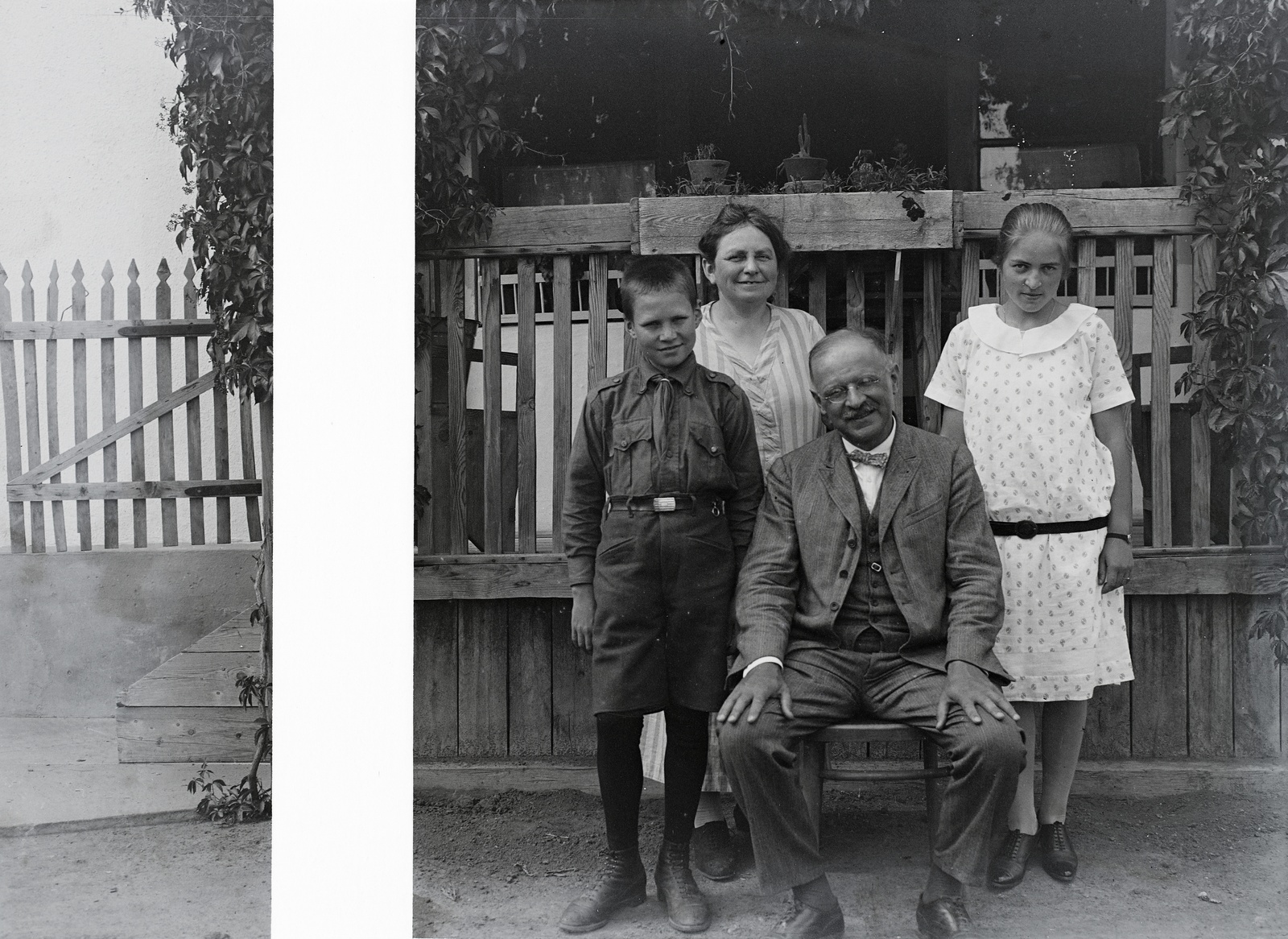 1928, Szekrényesy Réka, scouting, sitting with hands on knees, wide sitting, Fortepan #139529