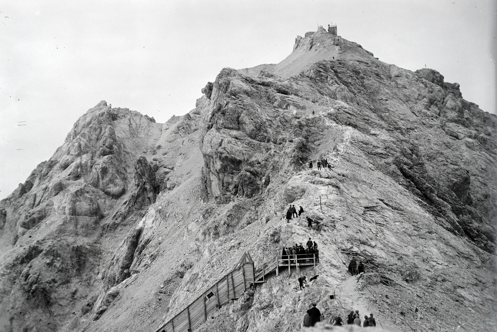 Austria,Germany, a Zugspitze-re vezető turistaút a két ország határánál., 1933, Szekrényesy Réka, mountain top, Mountaineering, Fortepan #139538