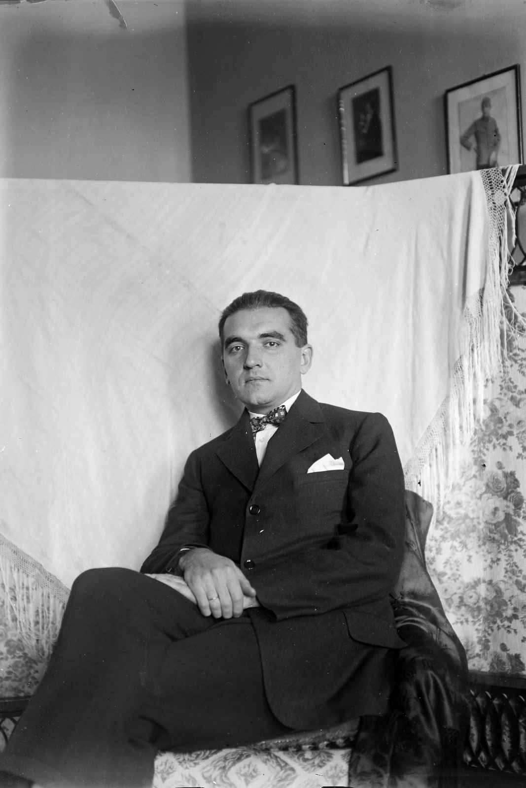 1931, Szekrényesy Réka, leg over leg, Fortepan #139562