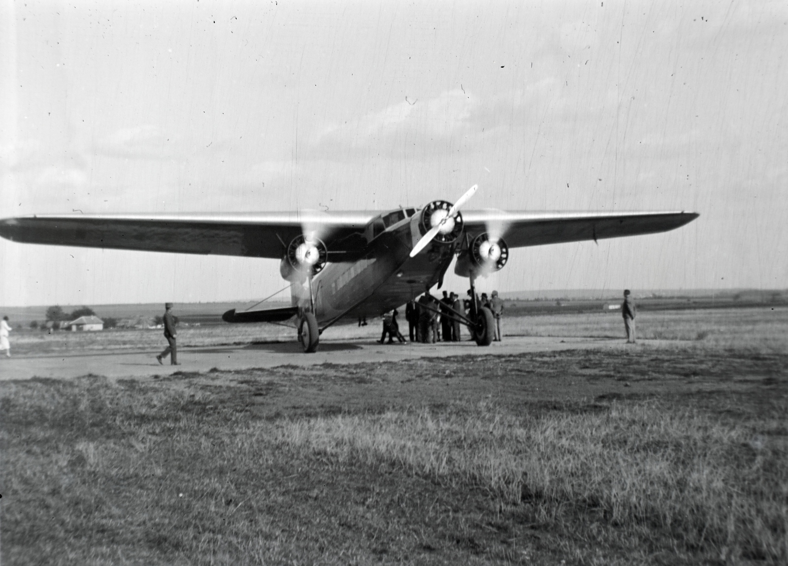 Magyarország, Mátyásföldi repülőtér, Budapest XVI., holland Fokker F. XII. típusú, 3 darab 450 lóerős Wasp-motorral felszerelt utasszállító repülőgép., 1934, Mezey Ferenc, repülőgép, KLM légitársaság, Fokker-márka, Fokker F.XII, Budapest, Fortepan #139714