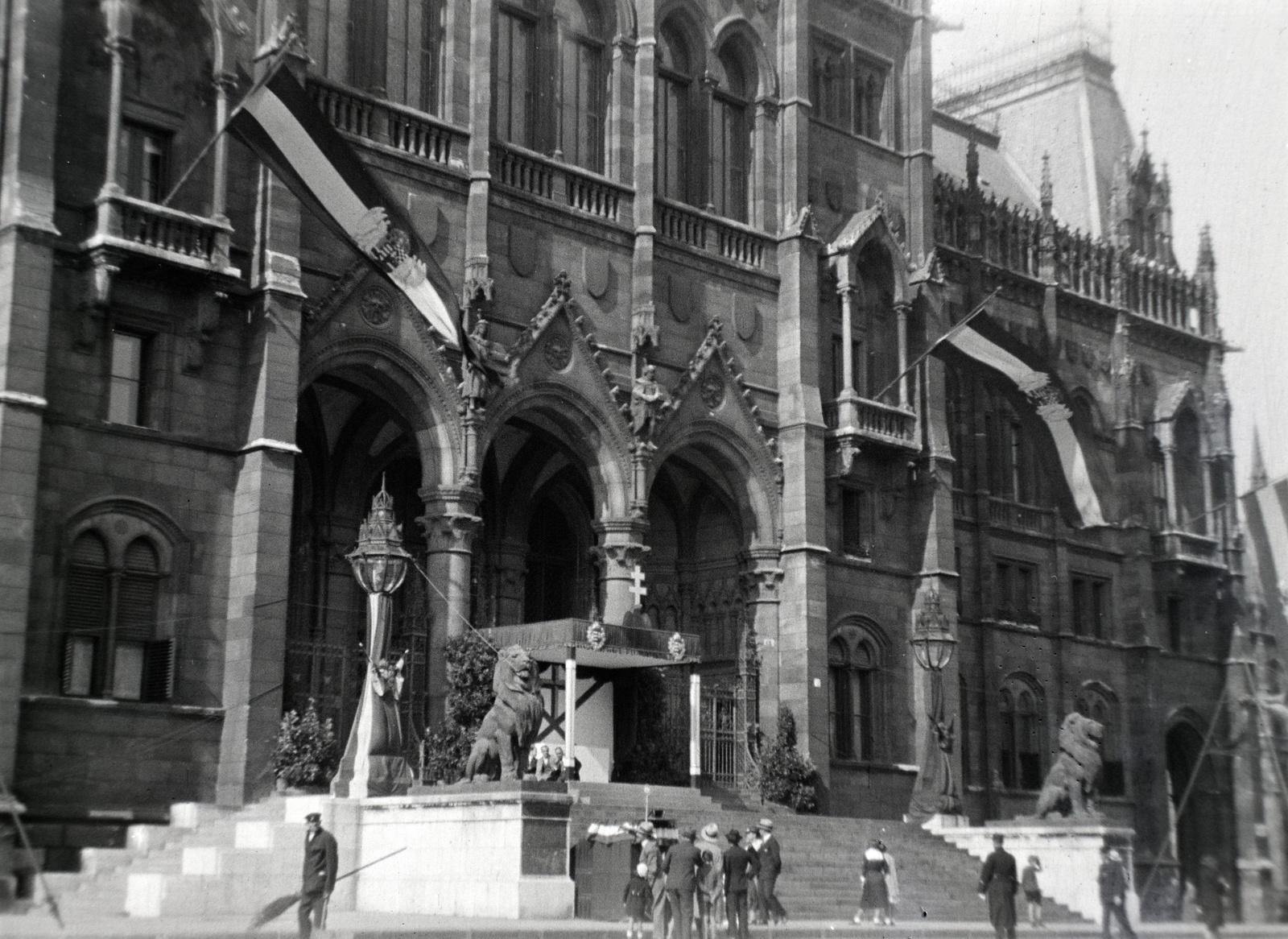 Hungary, Budapest V., Kossuth Lajos tér, a Parlament az Eucharisztikus Világkongresszus idején., 1938, Mezey Ferenc, Budapest, Fortepan #139733