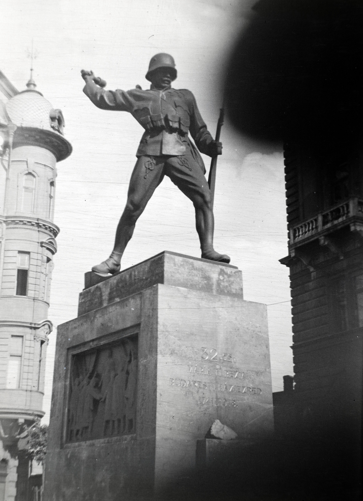 Hungary, Budapest VIII., Harminckettesek tere, a 32-es Honvéd Gyalogezred emlékműve (Szentgyörgyi István, 1933.)., 1938, Mezey Ferenc, sculpture, monument, Budapest, Fortepan #139745