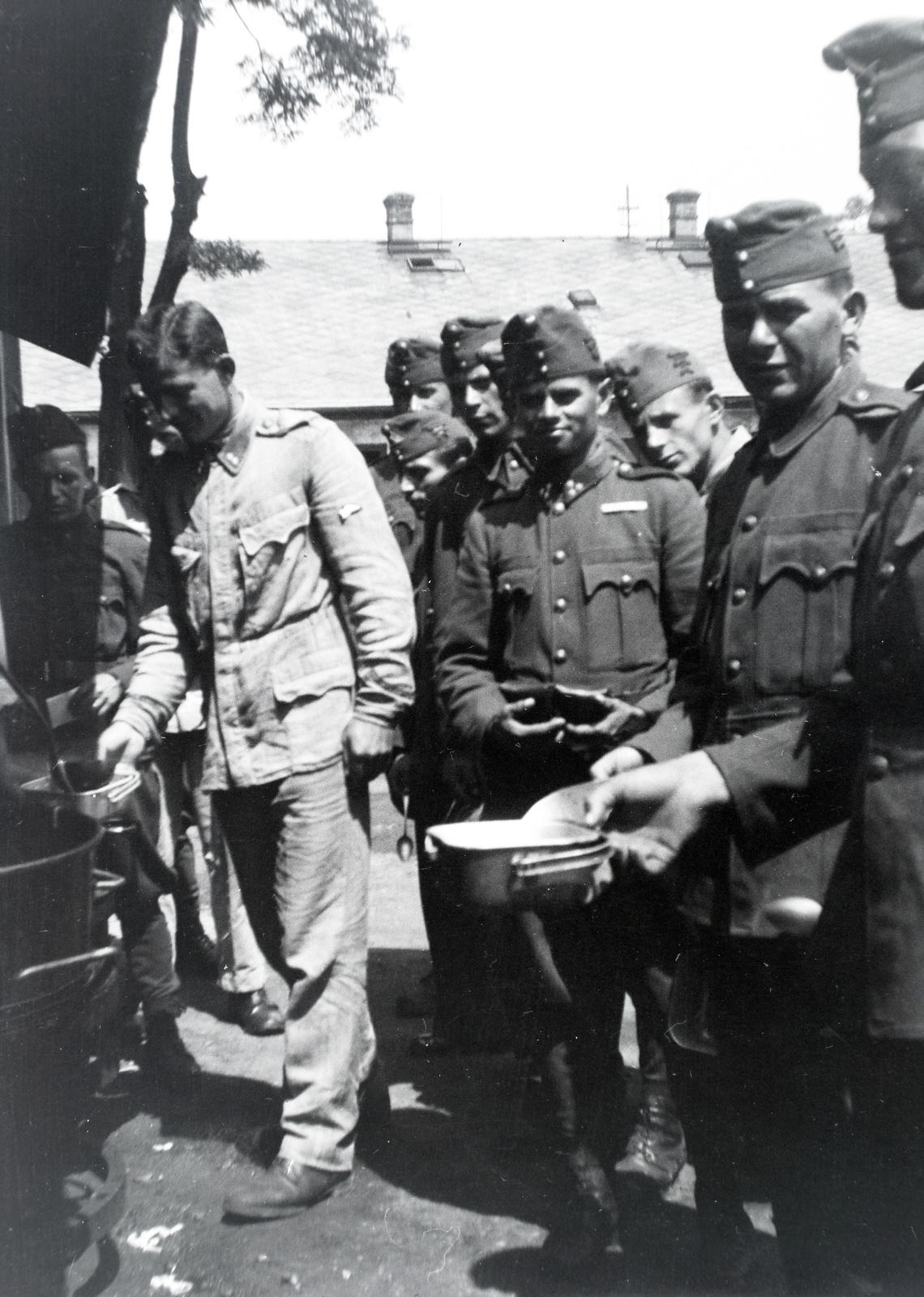 Magyarország, 1943, Mezey Ferenc, csajka, ételosztás, Fortepan #139757