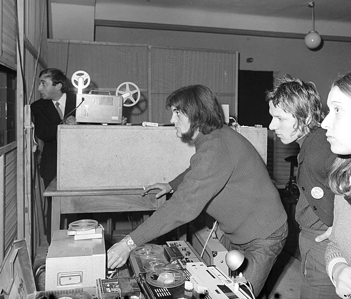 Hungary, Dombóvár, 1973, Erky-Nagy Tibor, light, tape recorder, movie projector, Fortepan #13977