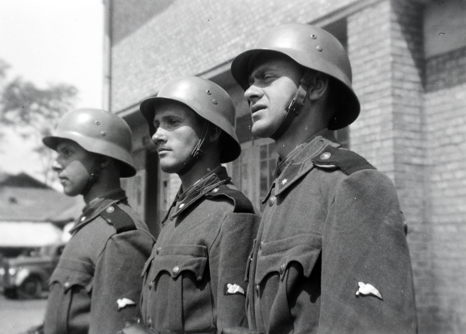 Magyarország, 1943, Mezey Ferenc, rohamsisak, katona, jelvény, Fortepan #139772