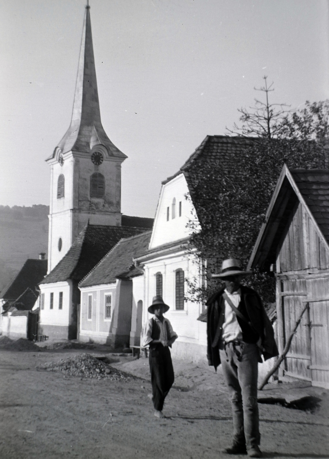 Romania,Transylvania, 1941, Mezey Ferenc, church, folk costume, straw hat, unitarian , Fortepan #139818